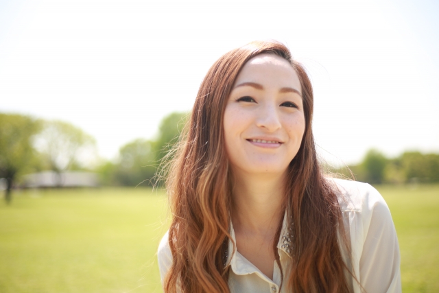 皮膚好、女孩、笑容陽光、戶外